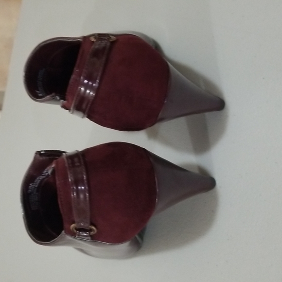 Bandolino Burgundy bootie - Picture 4 of 6